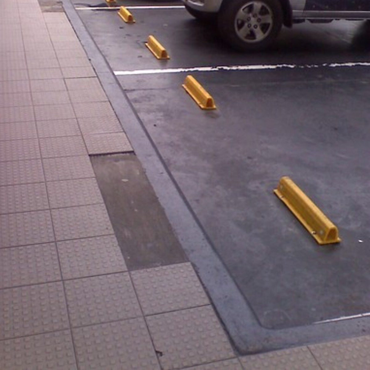 Tope estacionamiento, 2x50cm2 tramos de 50cm BOT0105