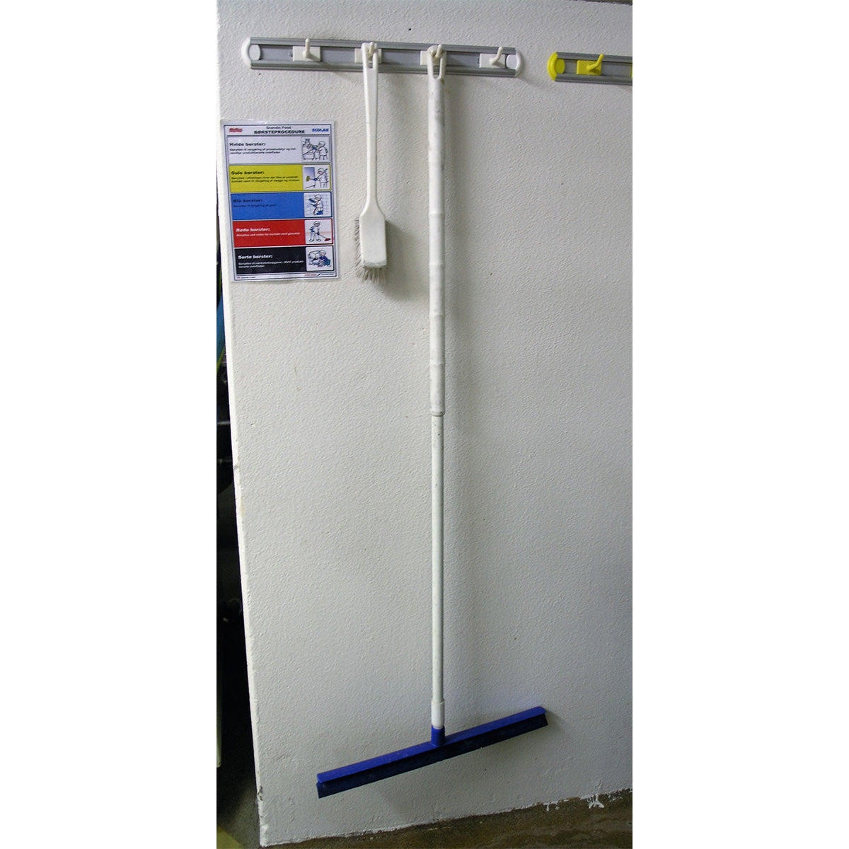 Soporte para Pared Riel de Aluminio