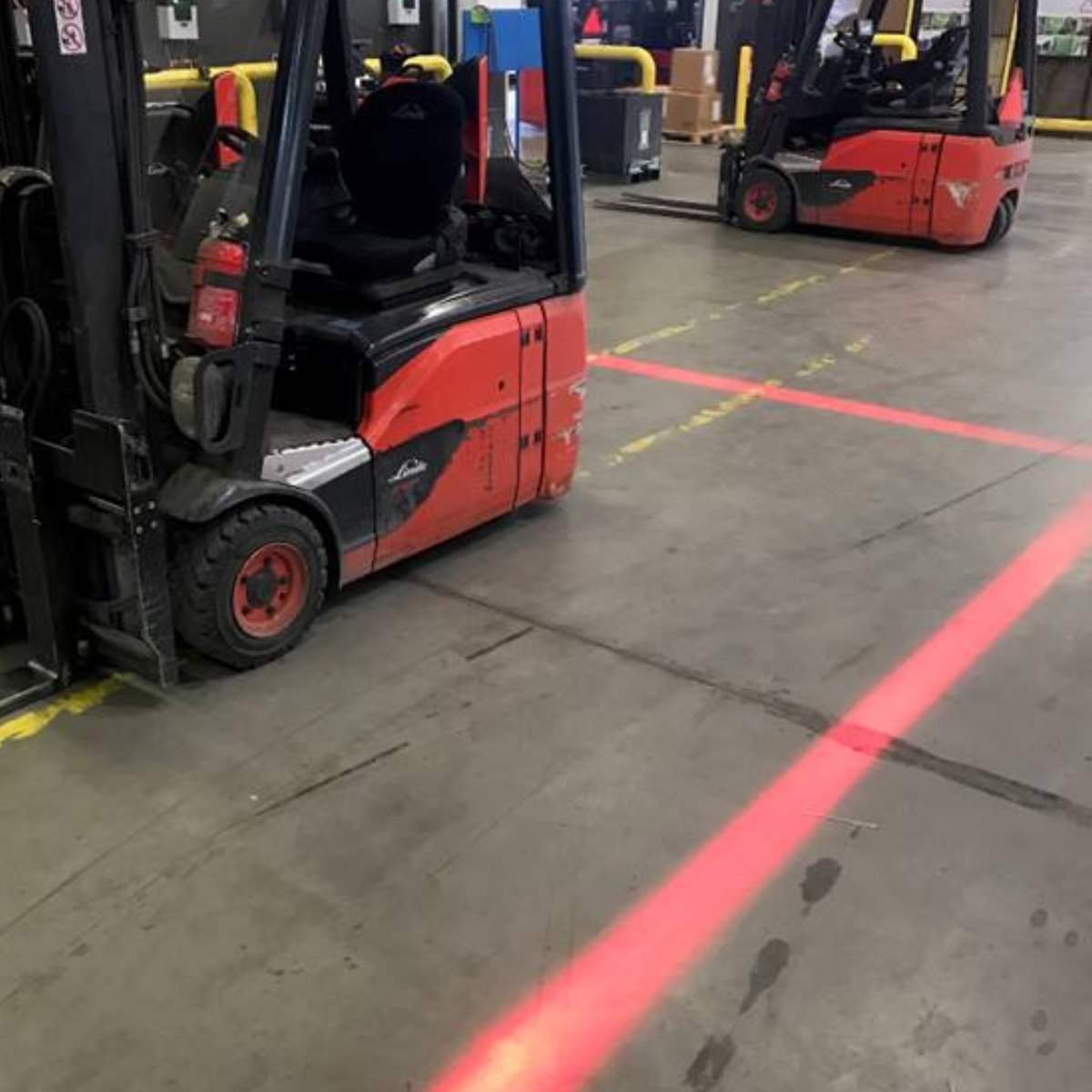 Proyector Lumínico para Vehículos en Forma Haz de Luz Recto