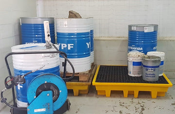 ¿Cómo limpio la batea luego de un derrame?